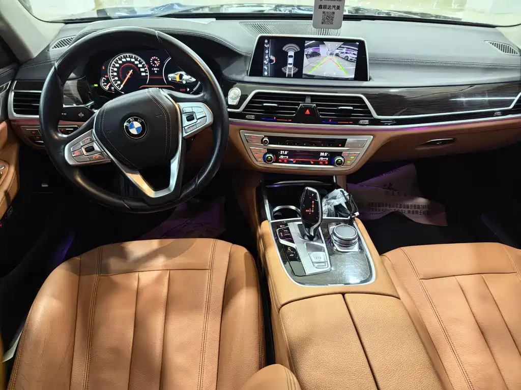 BMW 7 Series — миниатюра 9