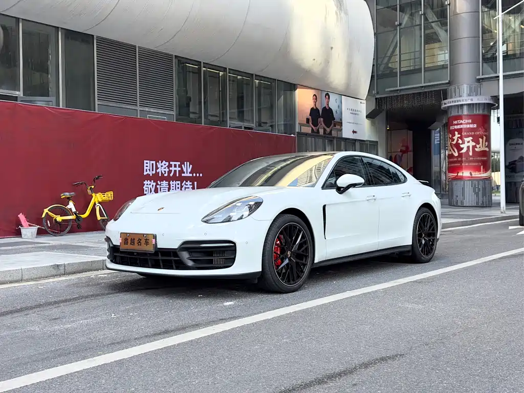 PORSCHE PANAMERA