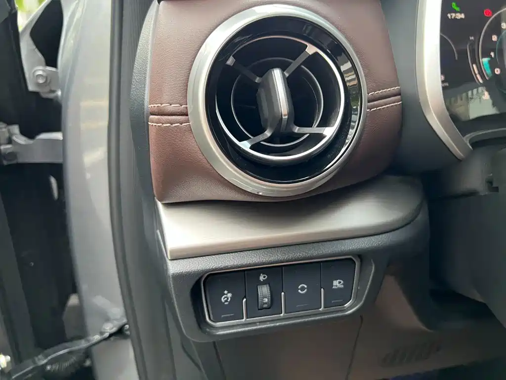 Wey Wey VV6 — миниатюра 8