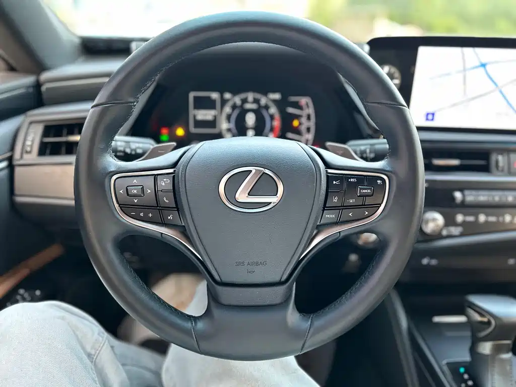 Lexus ES — миниатюра 8