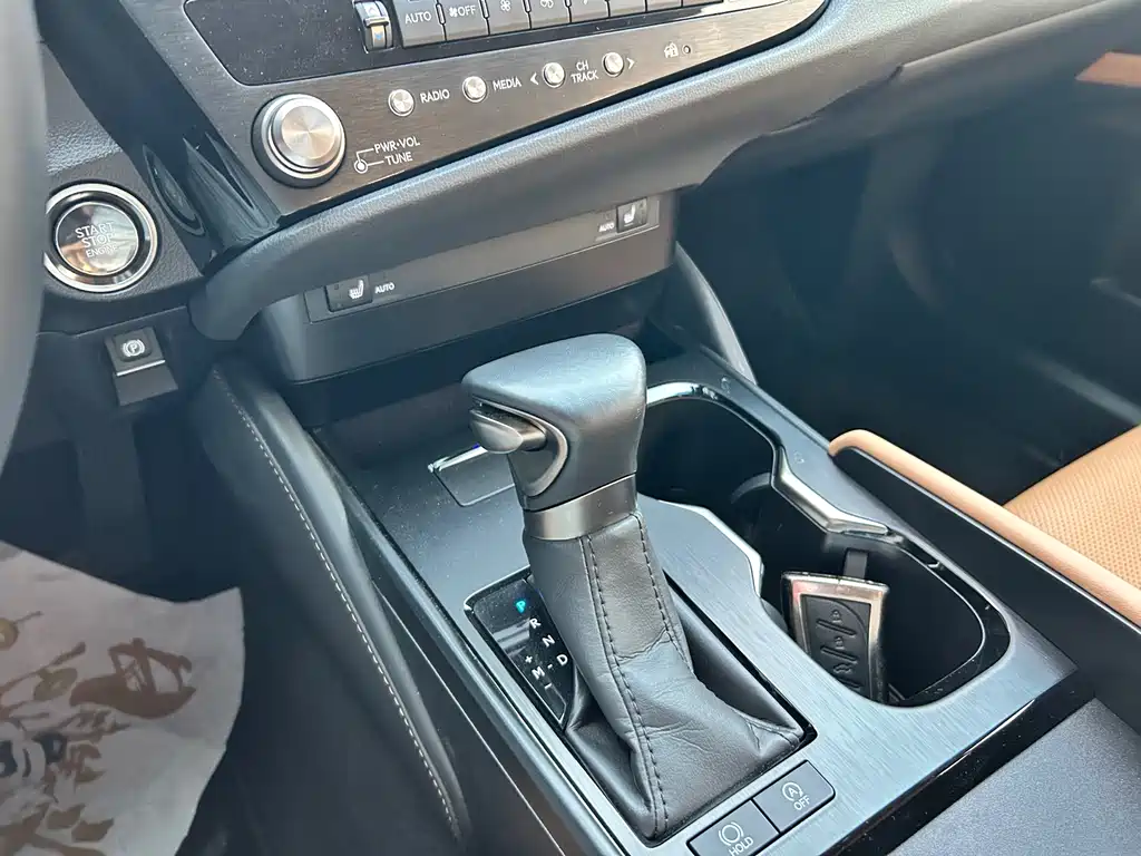 Lexus ES — миниатюра 11