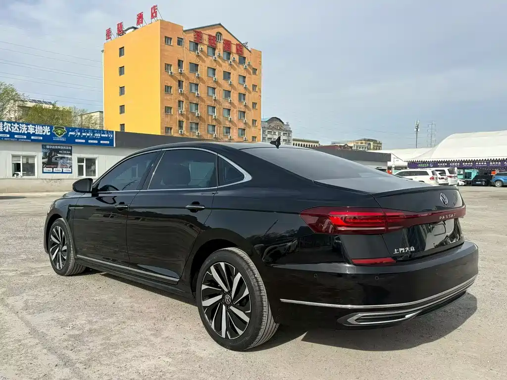 Volkswagen Passat - фото 7