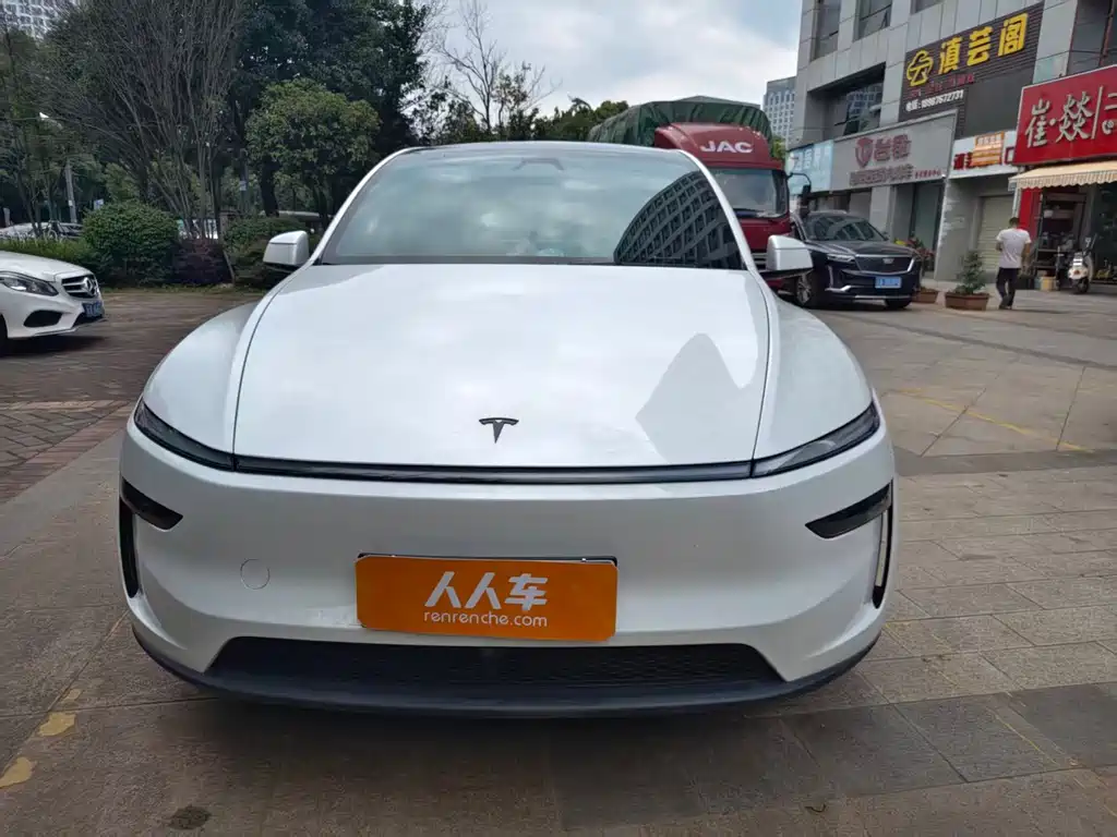 Tesla Model Y L — миниатюра 2