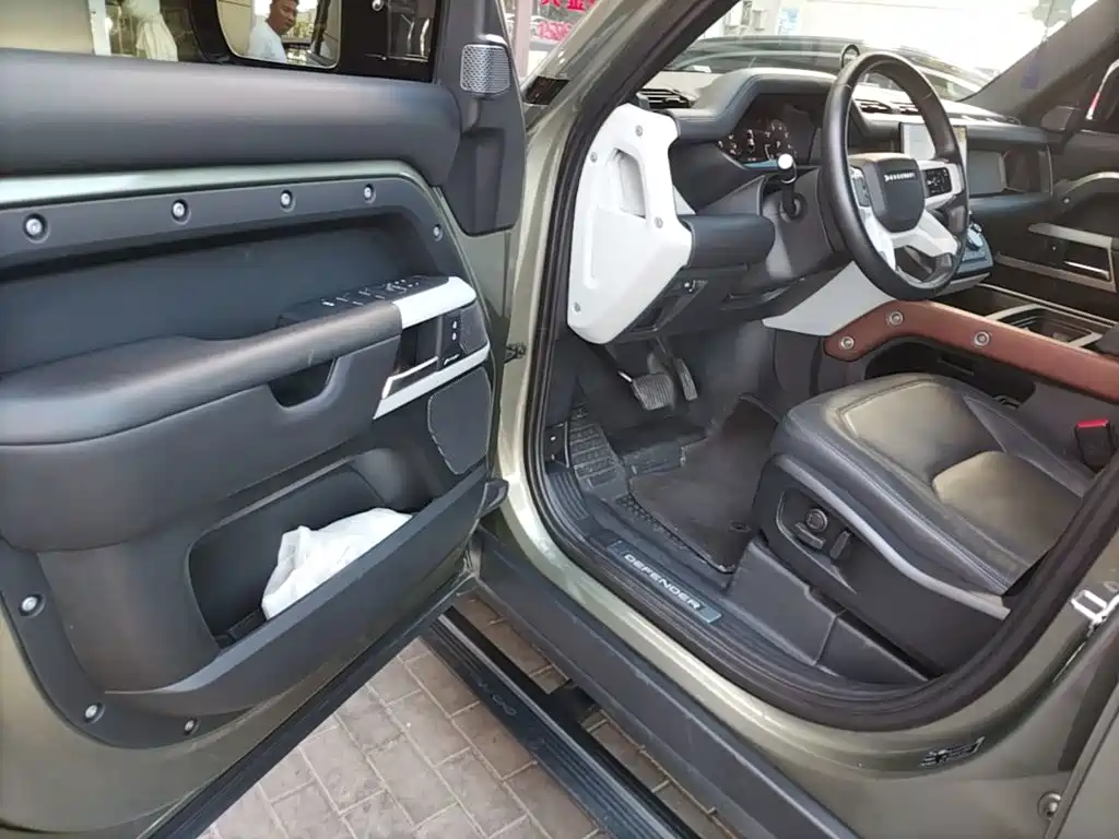 Land Rover Defender — миниатюра 16