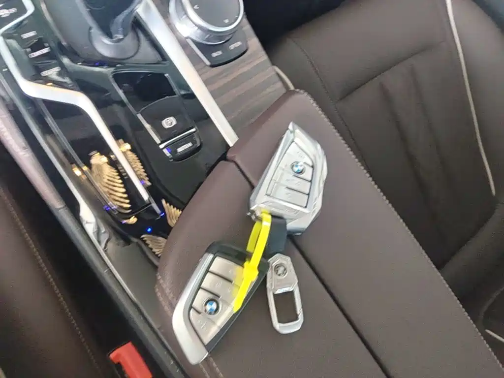 BMW 5 Series — миниатюра 9