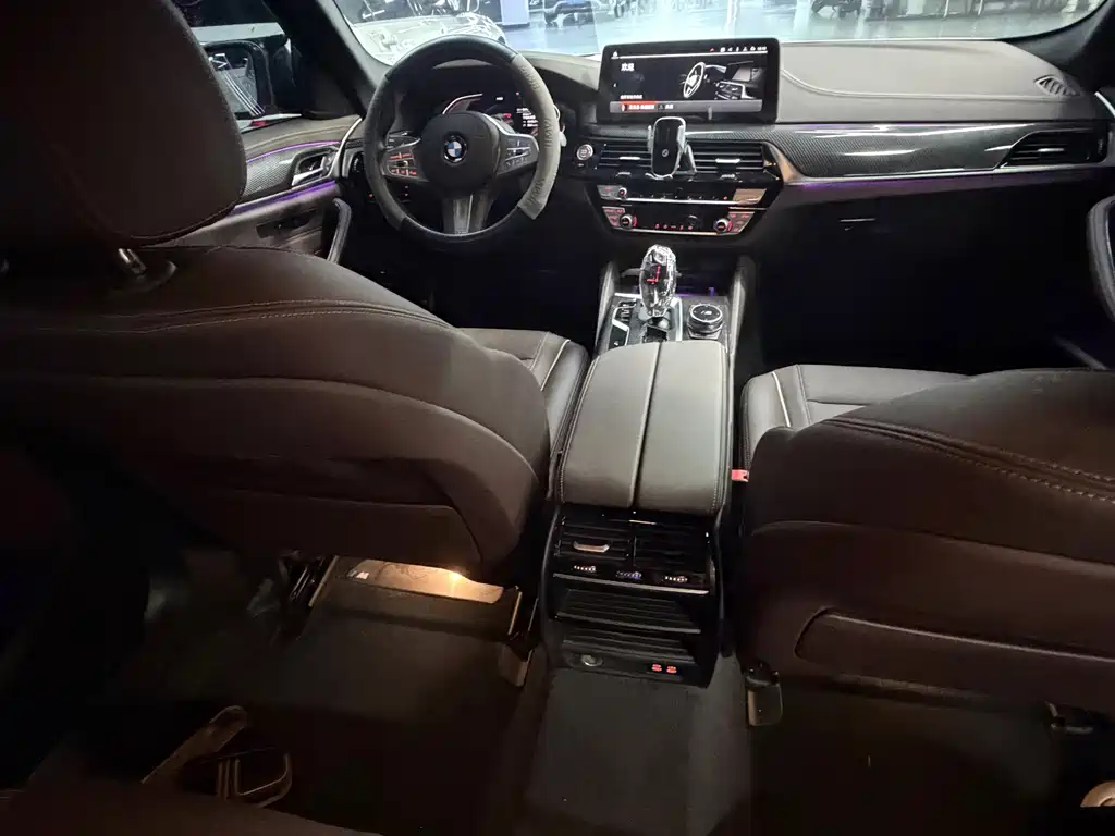 BMW 5 Series — миниатюра 12