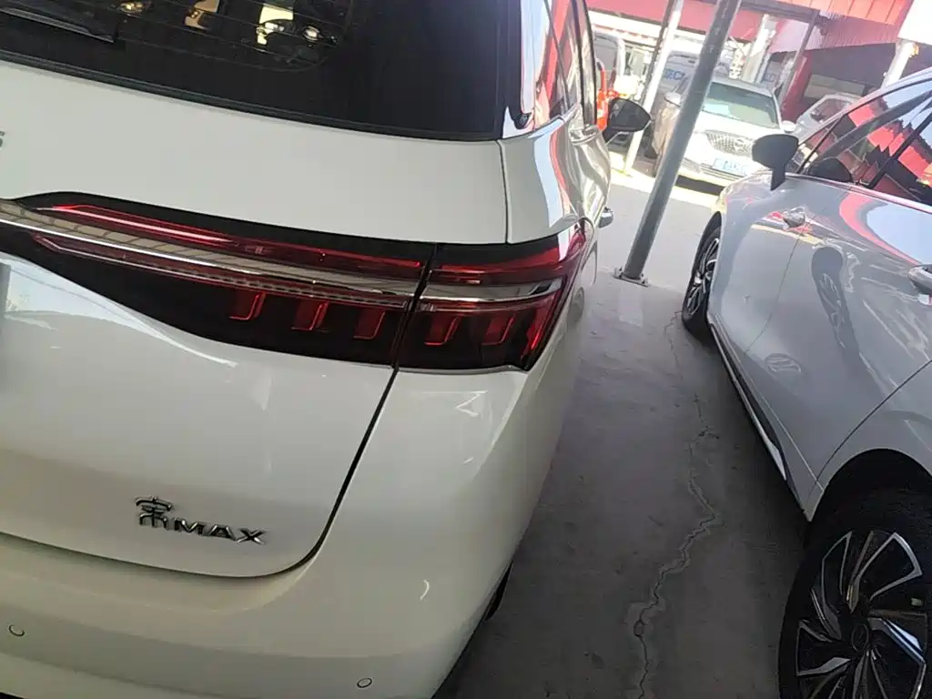 BYD MAX — миниатюра 8
