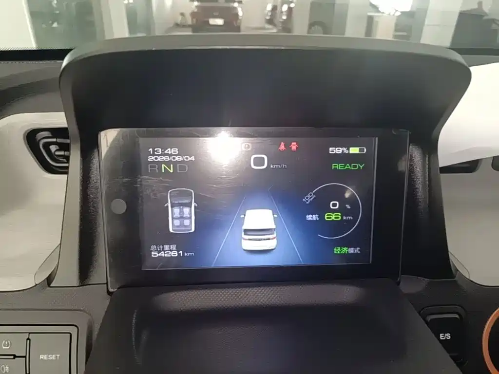 Wuling MINIEV — миниатюра 12