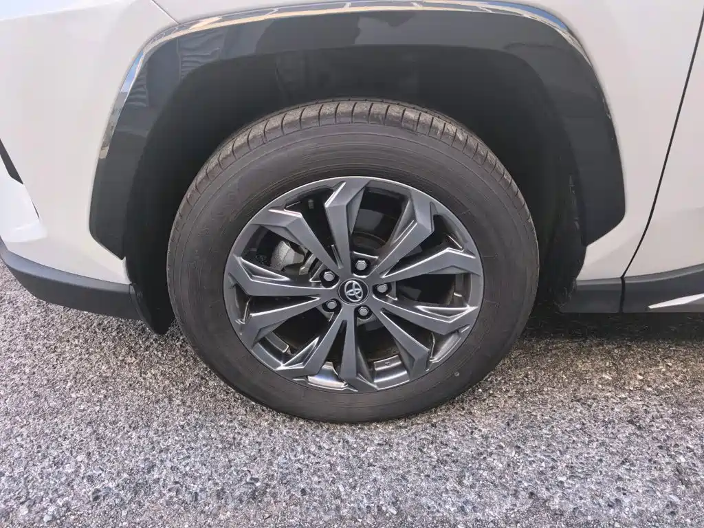Toyota RAV4 — миниатюра 13
