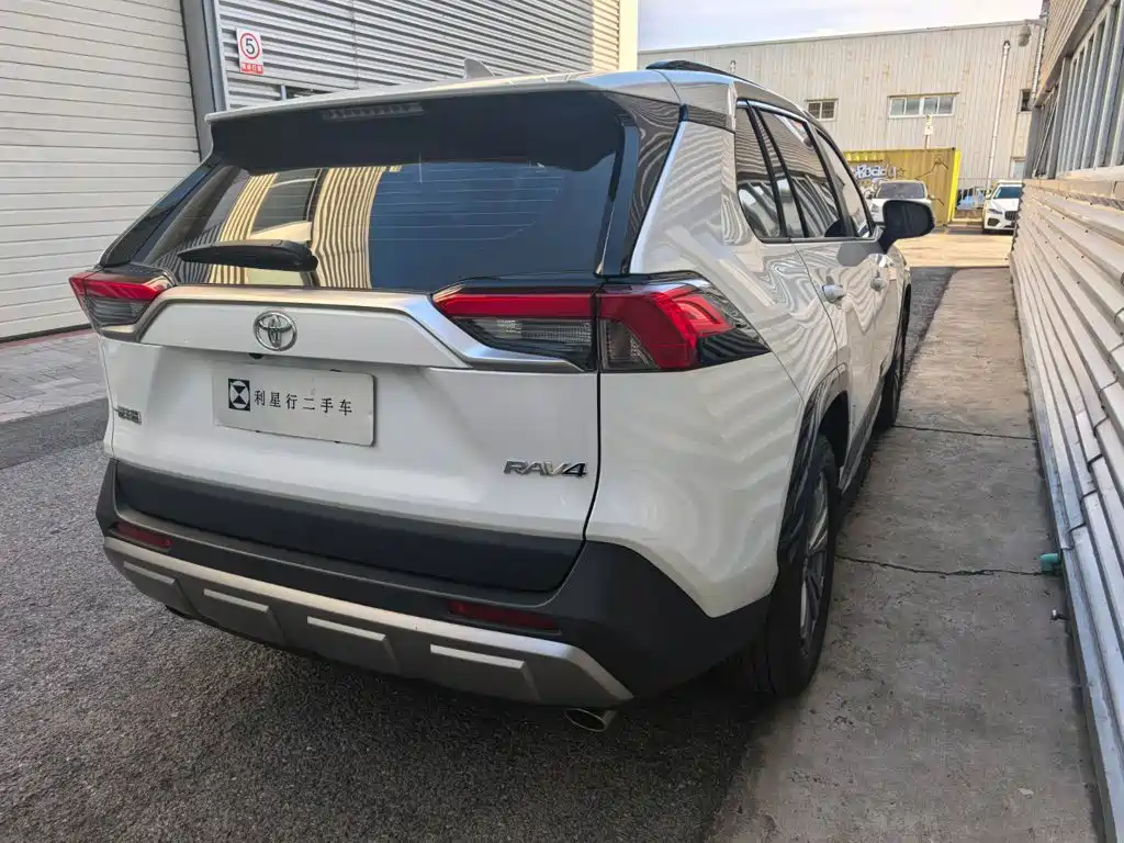 Toyota RAV4 — миниатюра 5