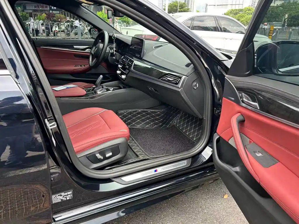 BMW 5 Series — миниатюра 9