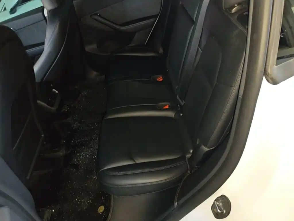 Tesla Model Y — миниатюра 17