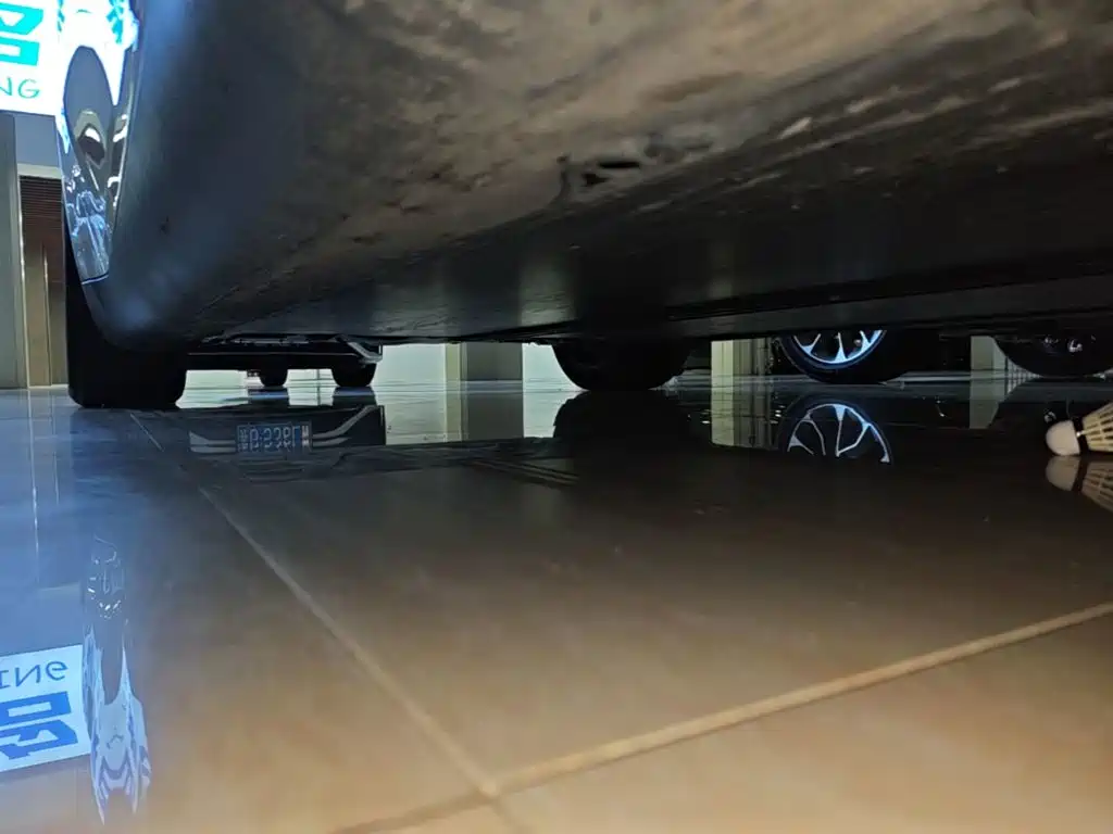 Tesla Model Y — миниатюра 21