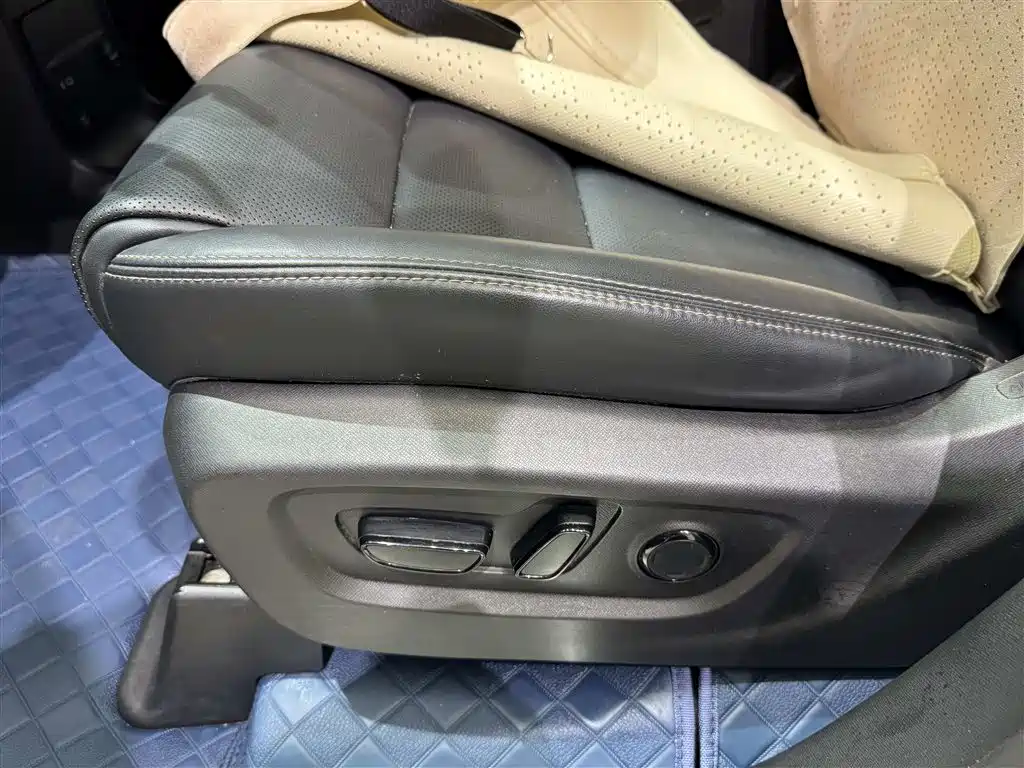 GAC Motor Trumpchi E8 PHEV — миниатюра 12