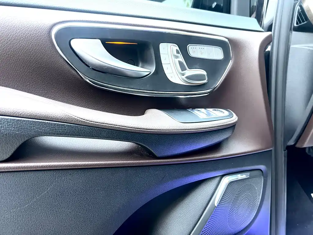 Mercedes-Benz V-Class — миниатюра 20