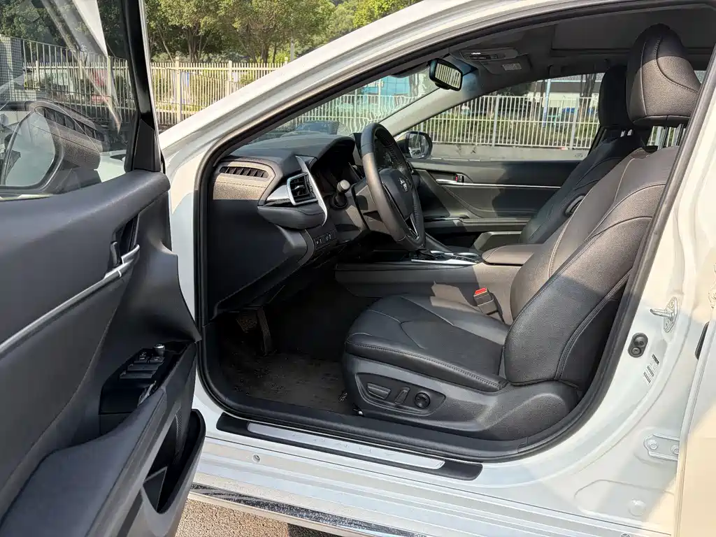 Toyota Camry — миниатюра 9