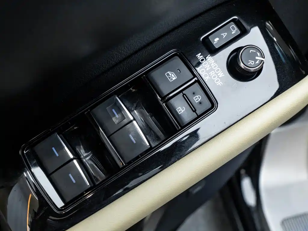 Toyota Alphard — миниатюра 23