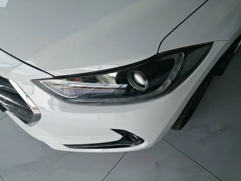 Hyundai Elantra — миниатюра 24
