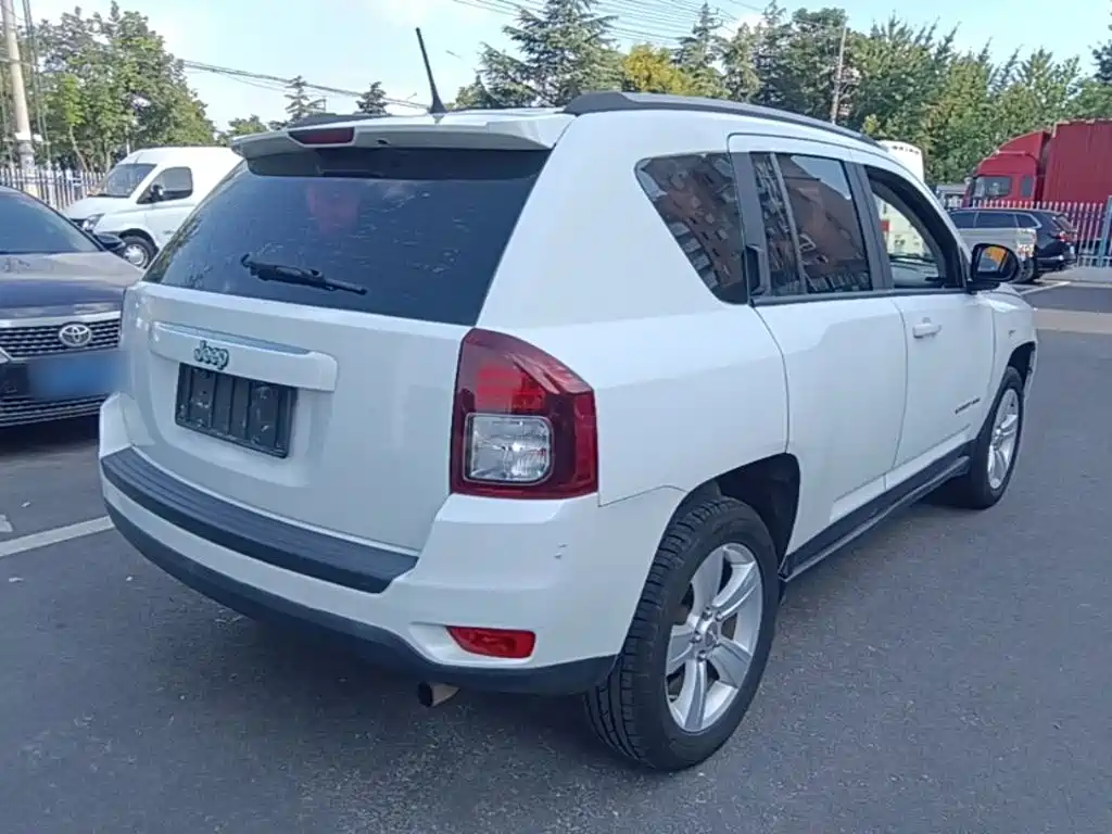 Jeep Compass (Import) — миниатюра 7