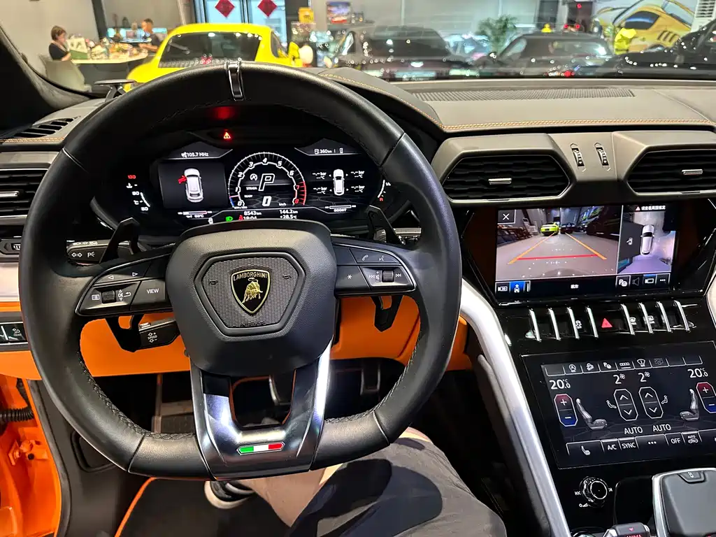 Lamborghini Urus — миниатюра 9