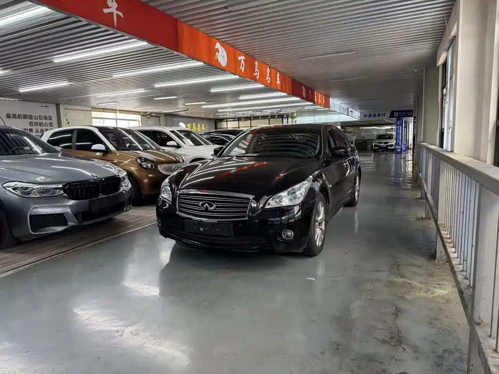 Infiniti Q70
