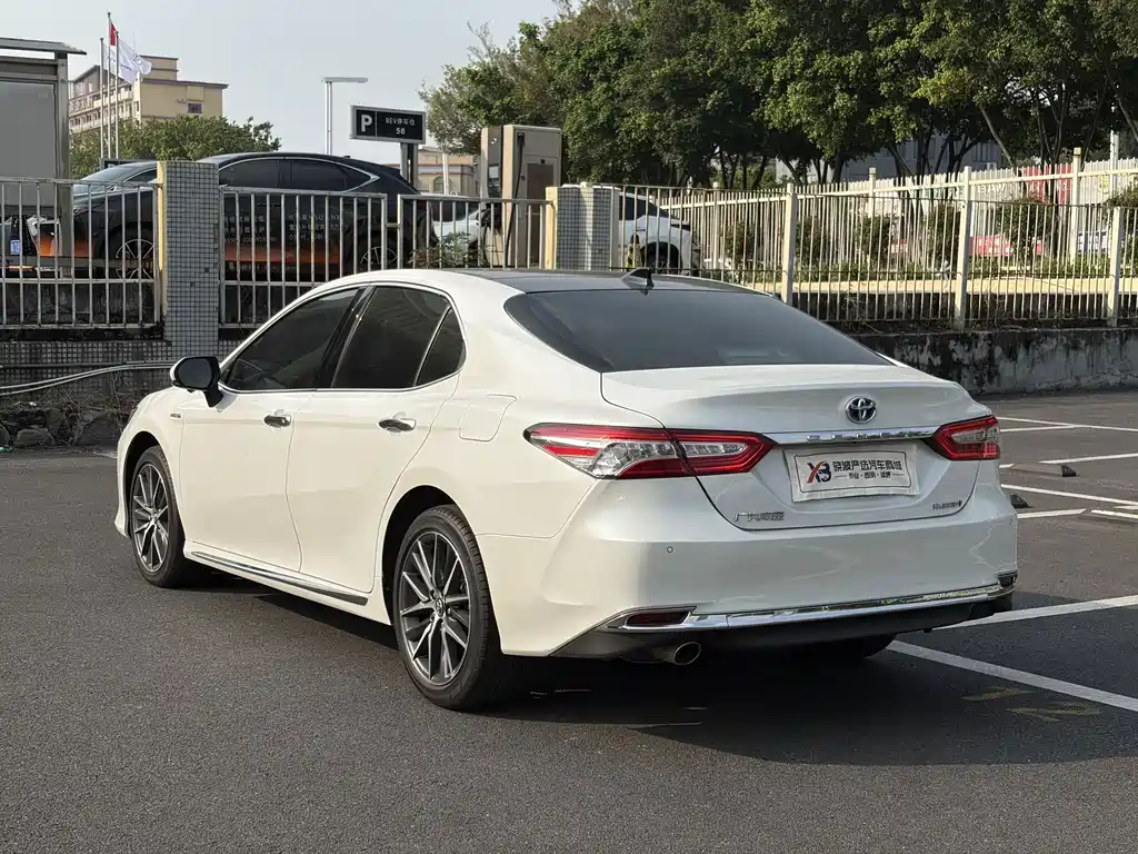 Toyota Camry — миниатюра 5