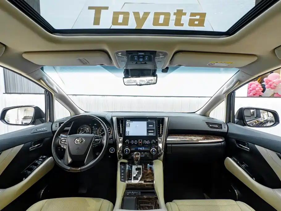 Toyota Alphard — миниатюра 15