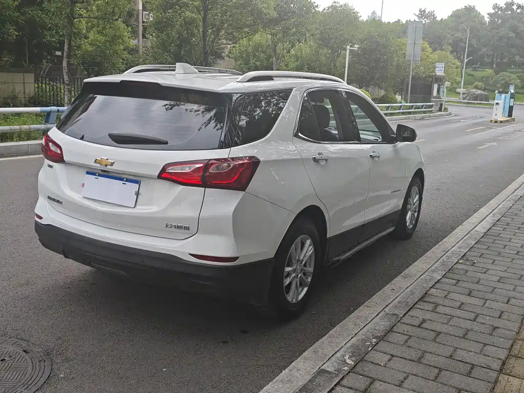 Chevrolet Equinox — миниатюра 10