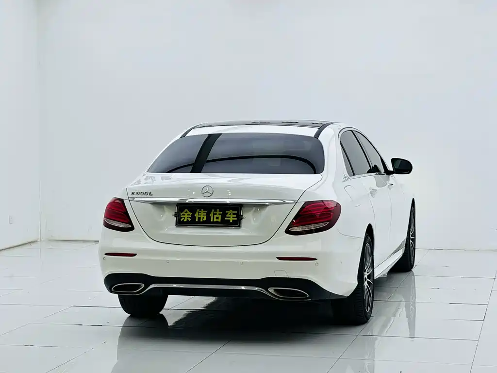 Mercedes-Benz E-Class — миниатюра 7