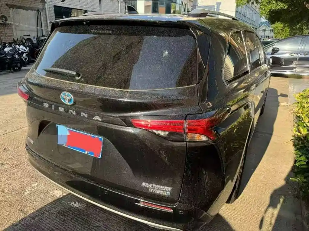 Toyota Sienna — миниатюра 3