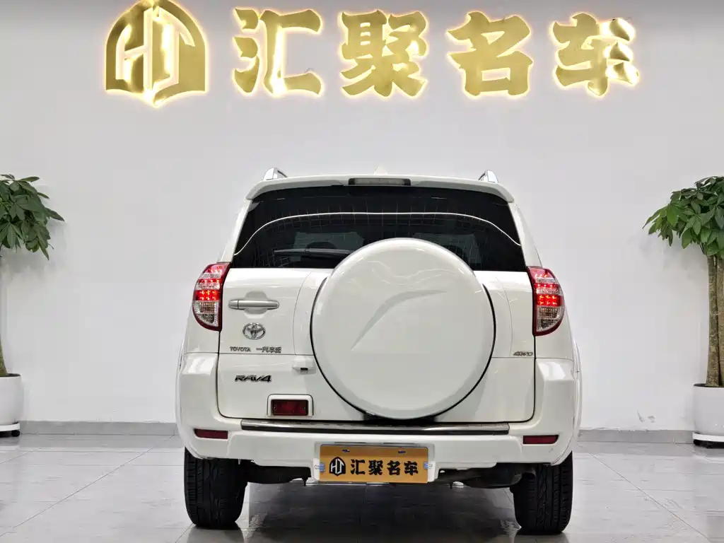 Toyota RAV4 — миниатюра 7