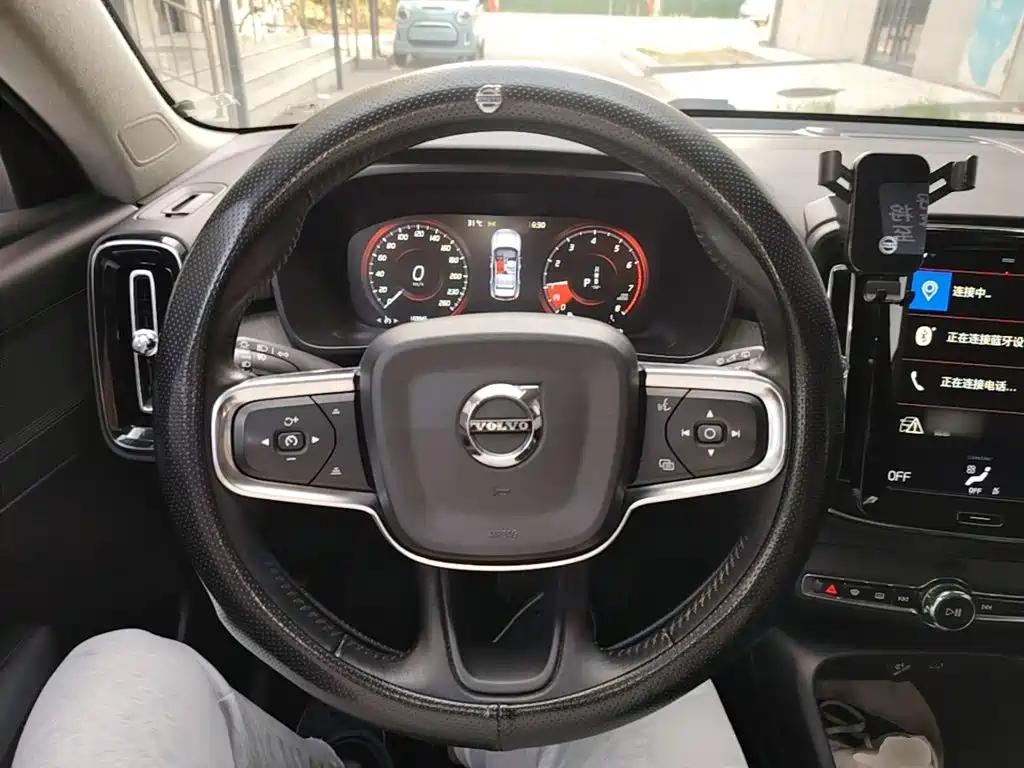 Volvo XC40 — миниатюра 11