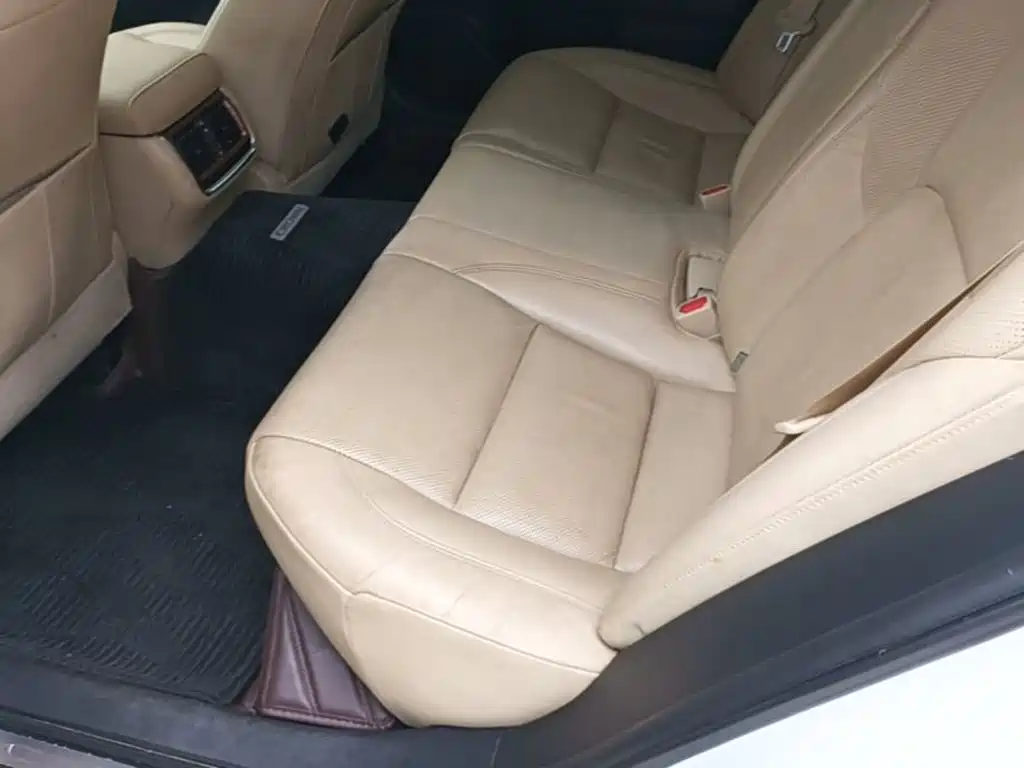Toyota Crown — миниатюра 17