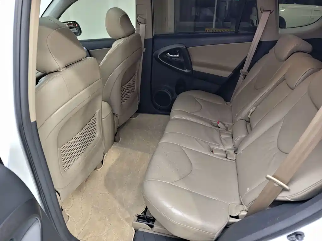 Toyota RAV4 — миниатюра 35
