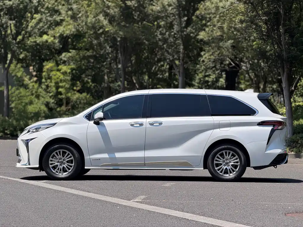 Toyota Sienna — миниатюра 7