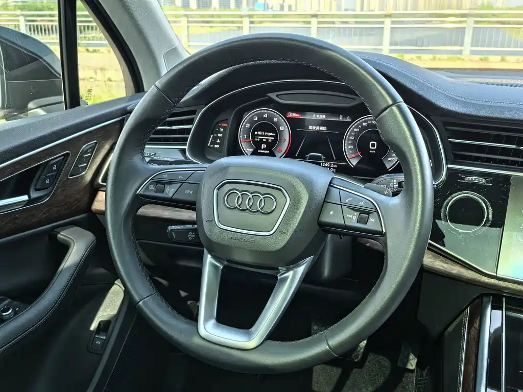 Audi Q7 — миниатюра 11
