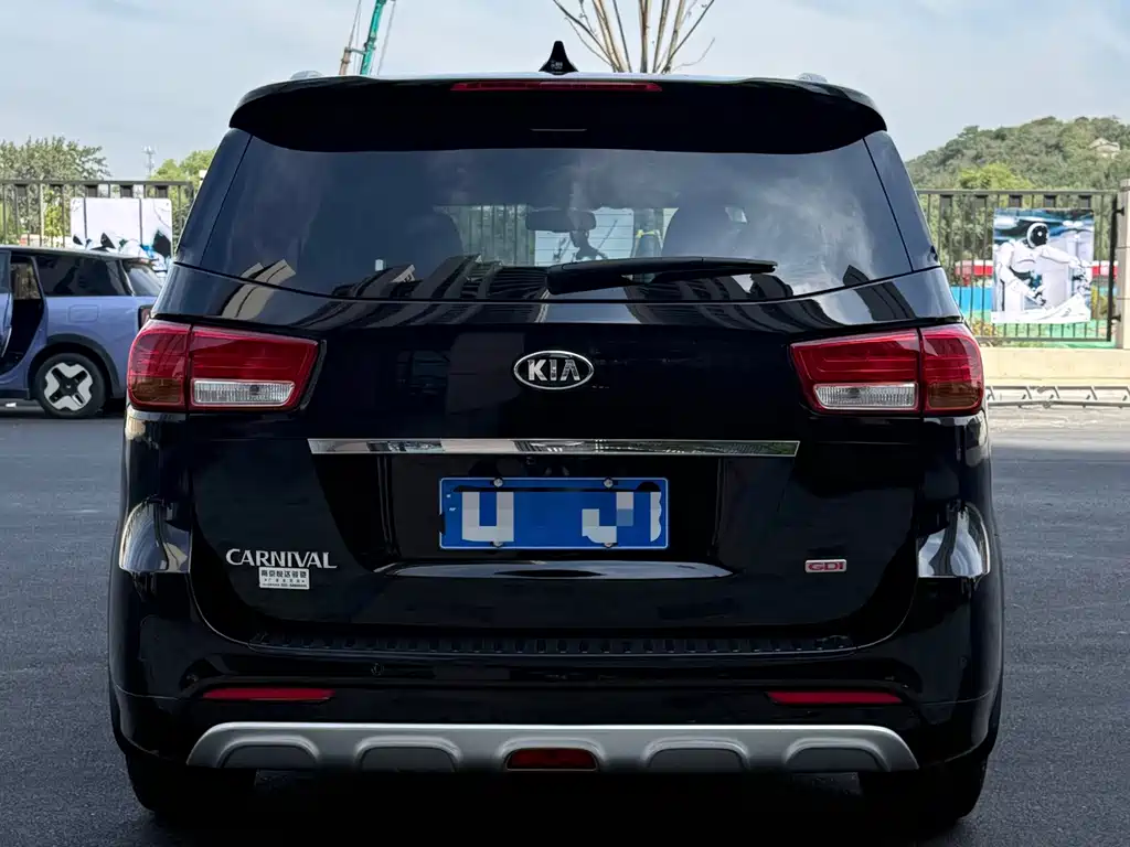 Kia Carnival — миниатюра 10