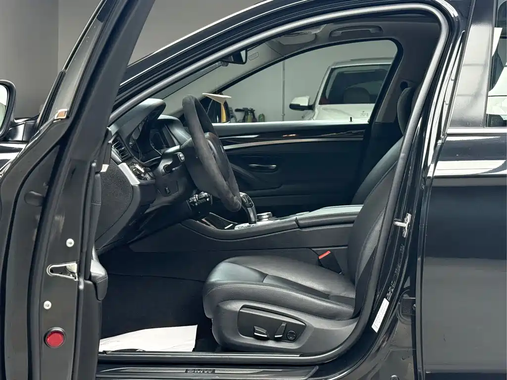 BMW 5 Series — миниатюра 9