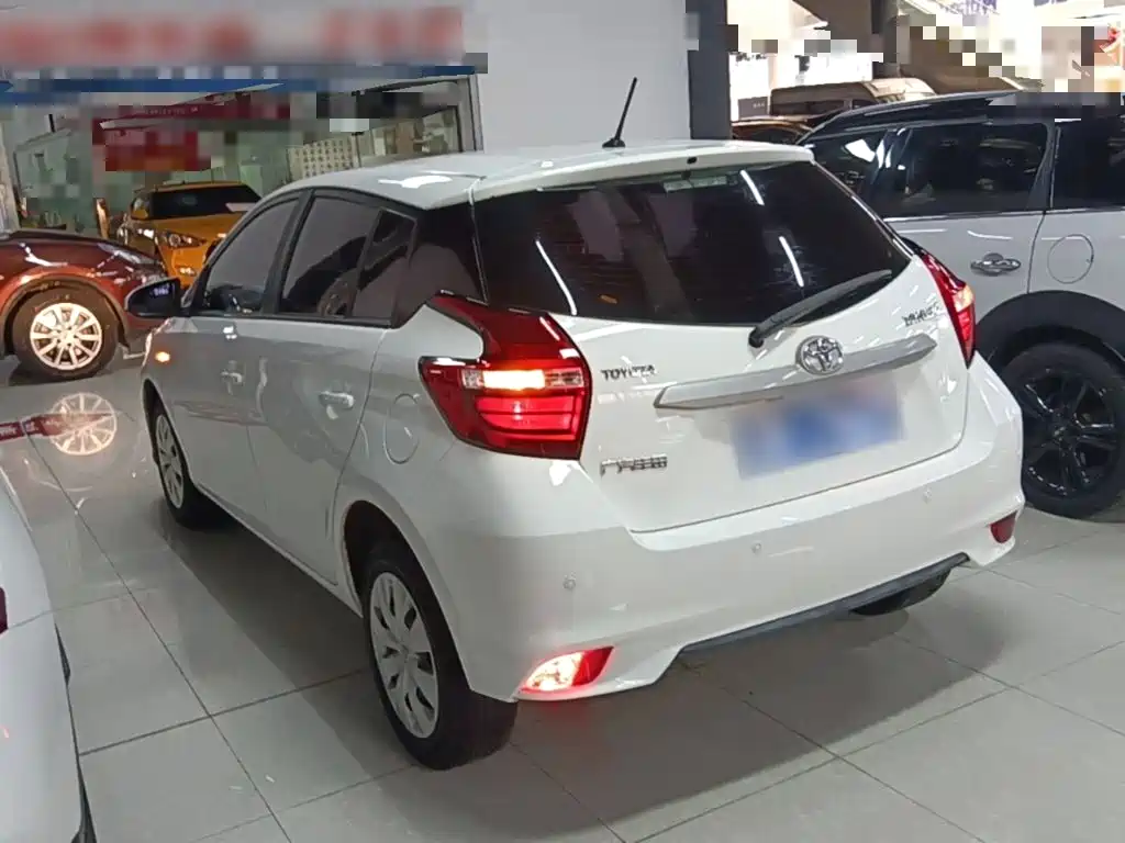 Toyota Yaris L — миниатюра 5
