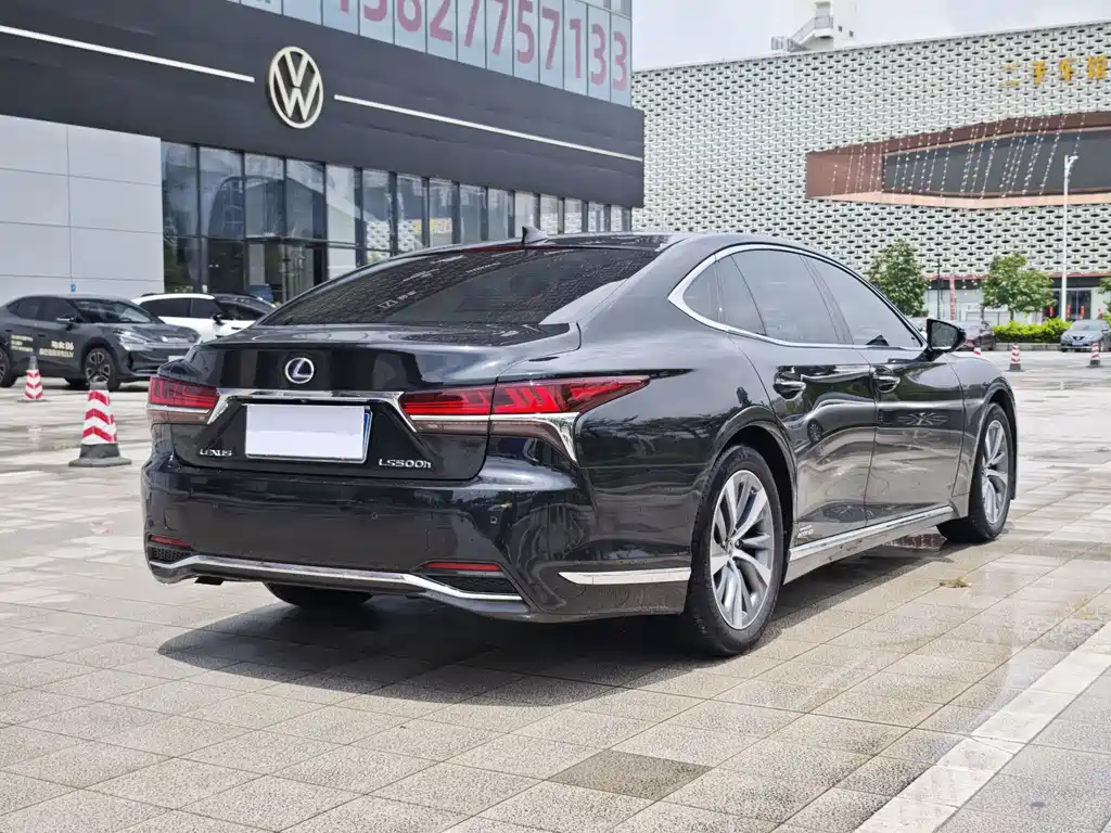 Lexus LS — миниатюра 4