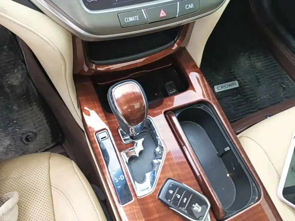Toyota Crown — миниатюра 14