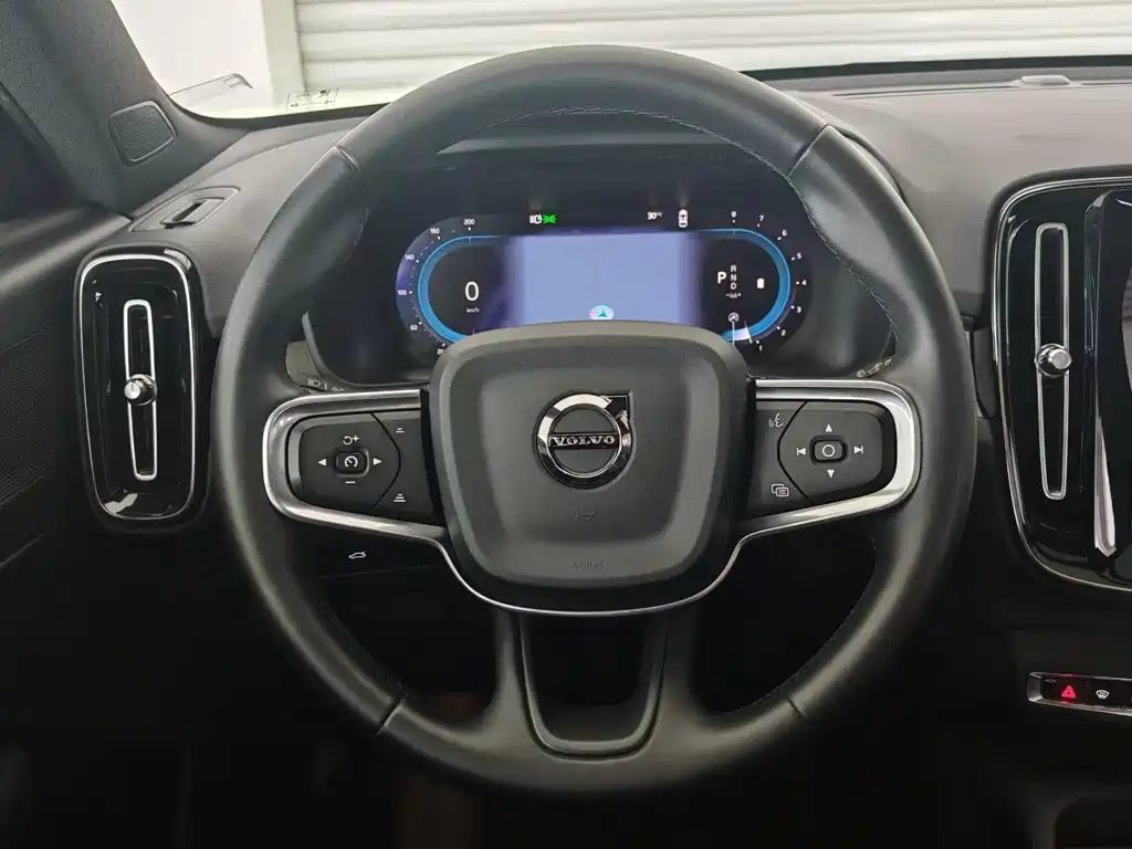 Volvo XC40 — миниатюра 17