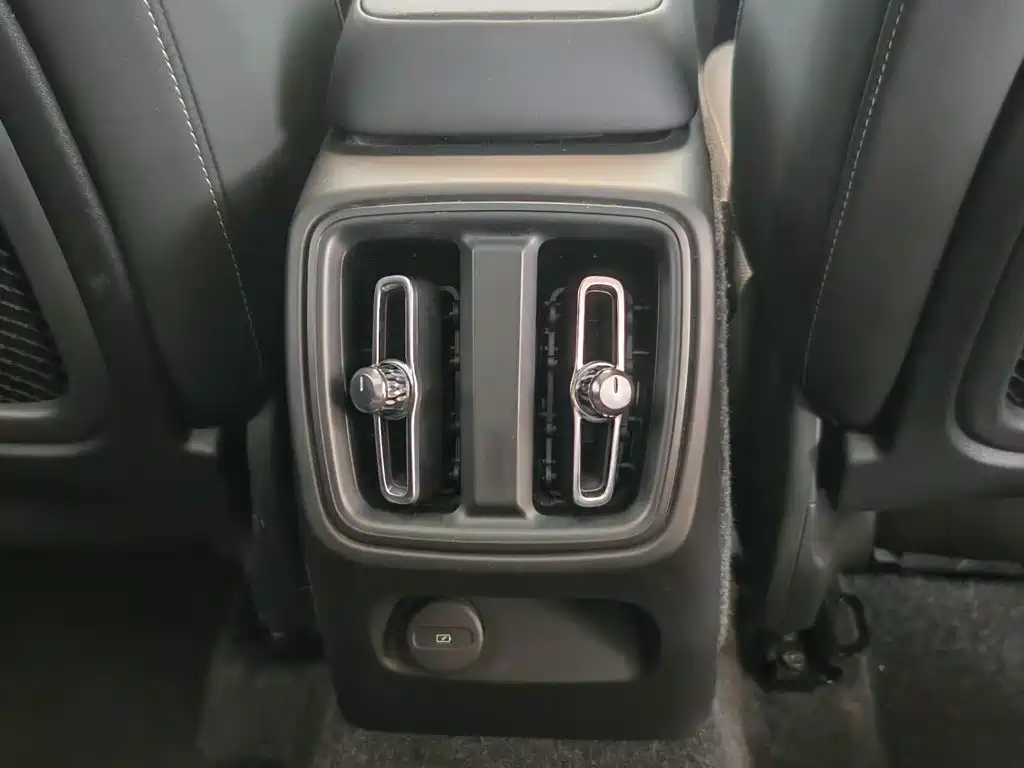 Volvo XC40 — миниатюра 21
