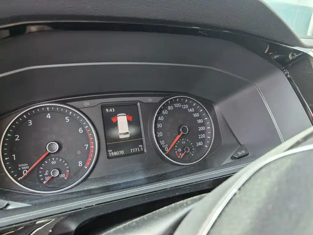 Volkswagen Multivan — миниатюра 4