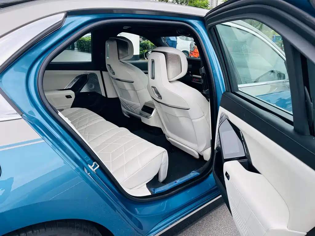 BMW i7 — миниатюра 8