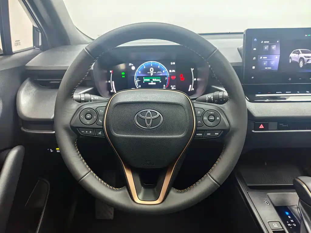 Toyota Corolla Cross — миниатюра 14