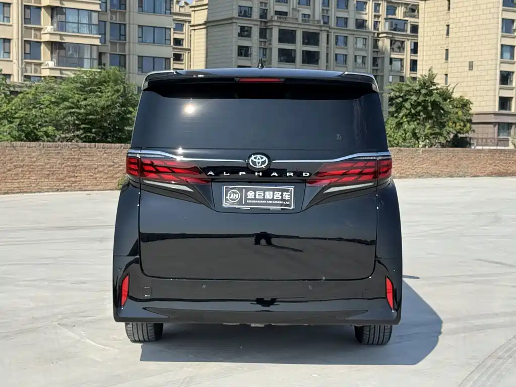 Toyota Alphard — миниатюра 26