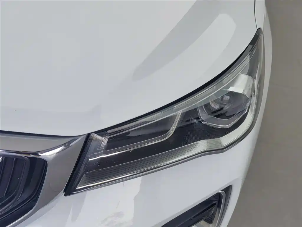 Geely Emgrand 2022 4 1.5L CVT Luxury