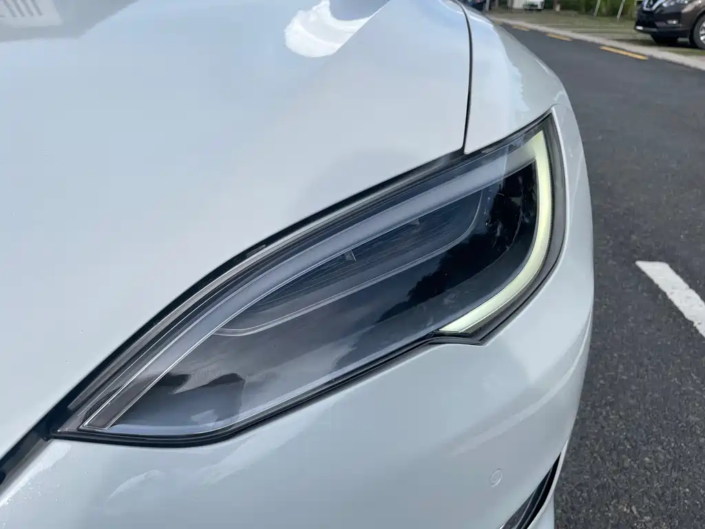 Tesla Model S — миниатюра 12