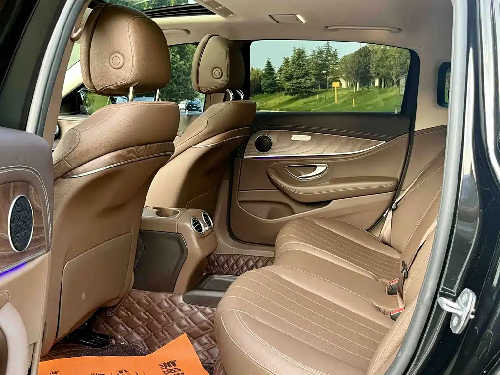 Mercedes-Benz E-Class — миниатюра 9